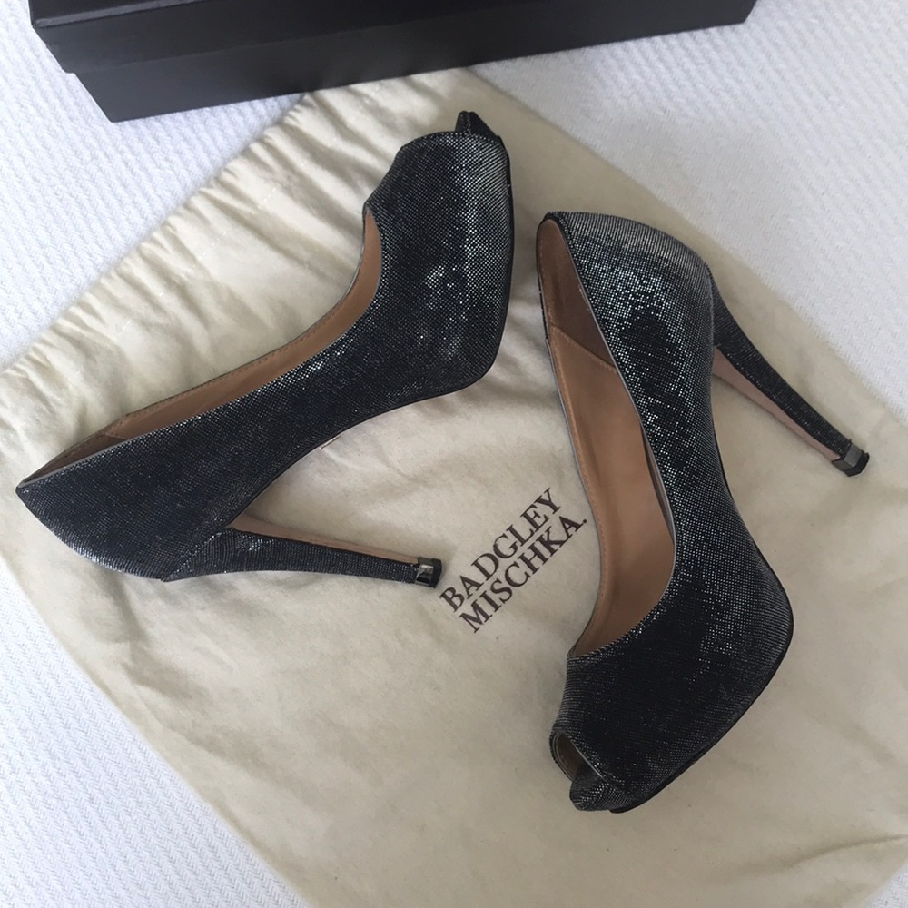 Badgley Mischka Humbie IV peep toe pump